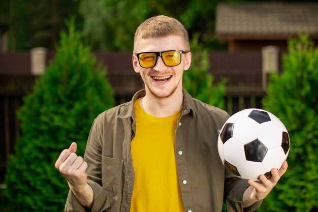 Изучение тактики игры и стратегий команд